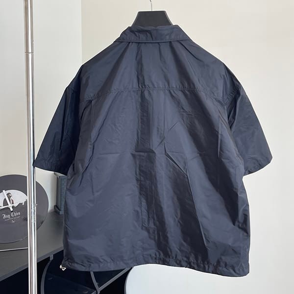 希少プラダ Re-Nylon 半袖 ジップスルーシャツ ロゴ付 パチモン puz35166